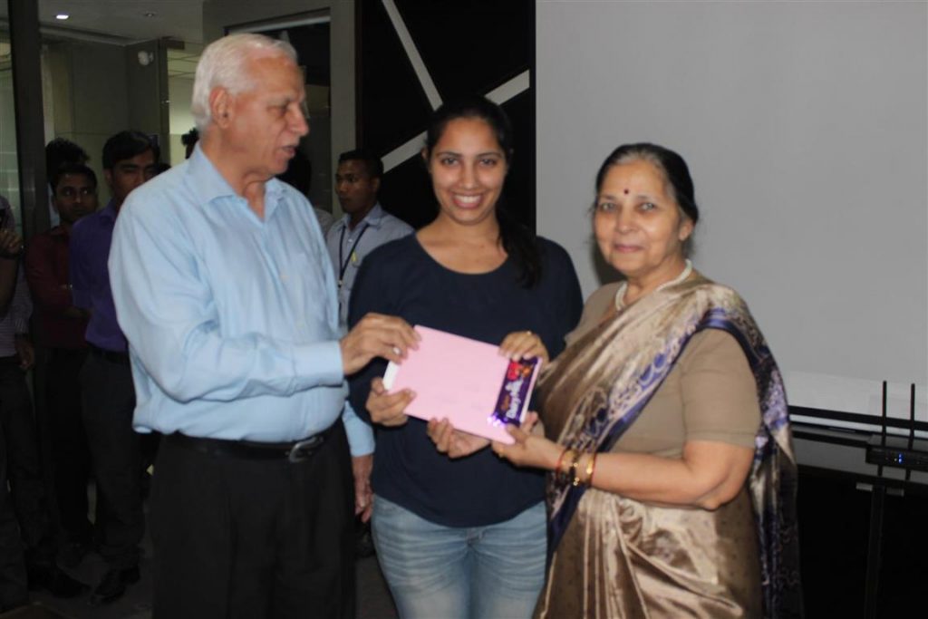 Priya Adlakha receive Holi gift 2016