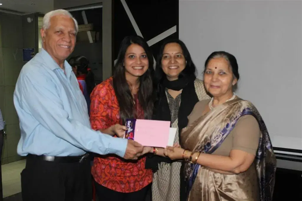 Holi gift receive Pooja Thakur 2016