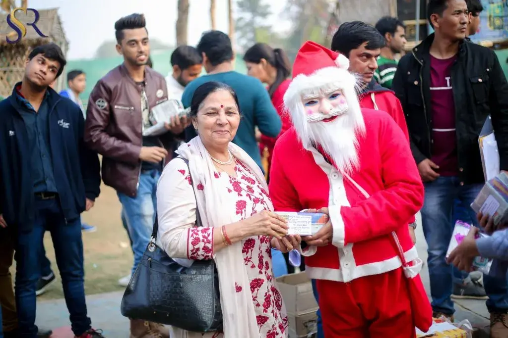 Bindra Rana receive Christmas gift 2016
